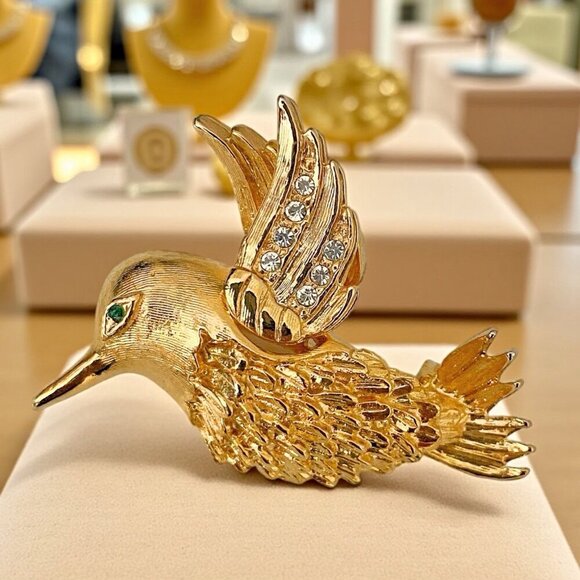 Vintage Gold Toned Hummingbird With Rhinestone Embellished Wing Brooch & Pouch - Picture 3 of 6